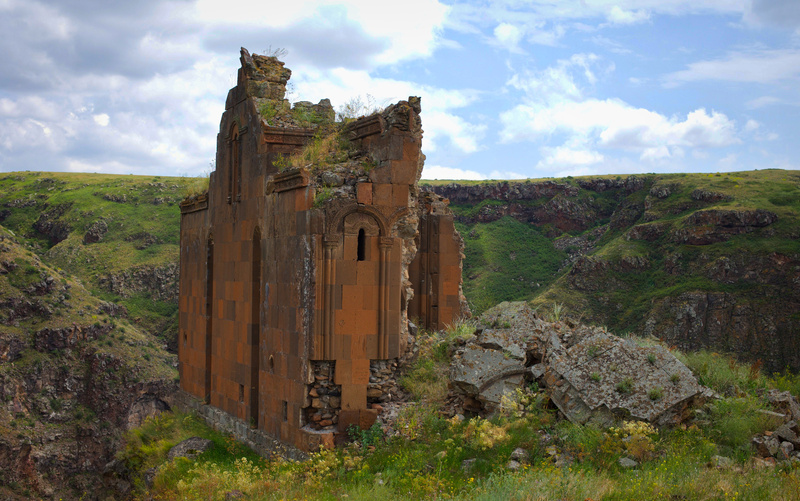Aghjkaberd Church, located at the southern extremity of Ani, 2024, photographed by Konrad Siekierski.